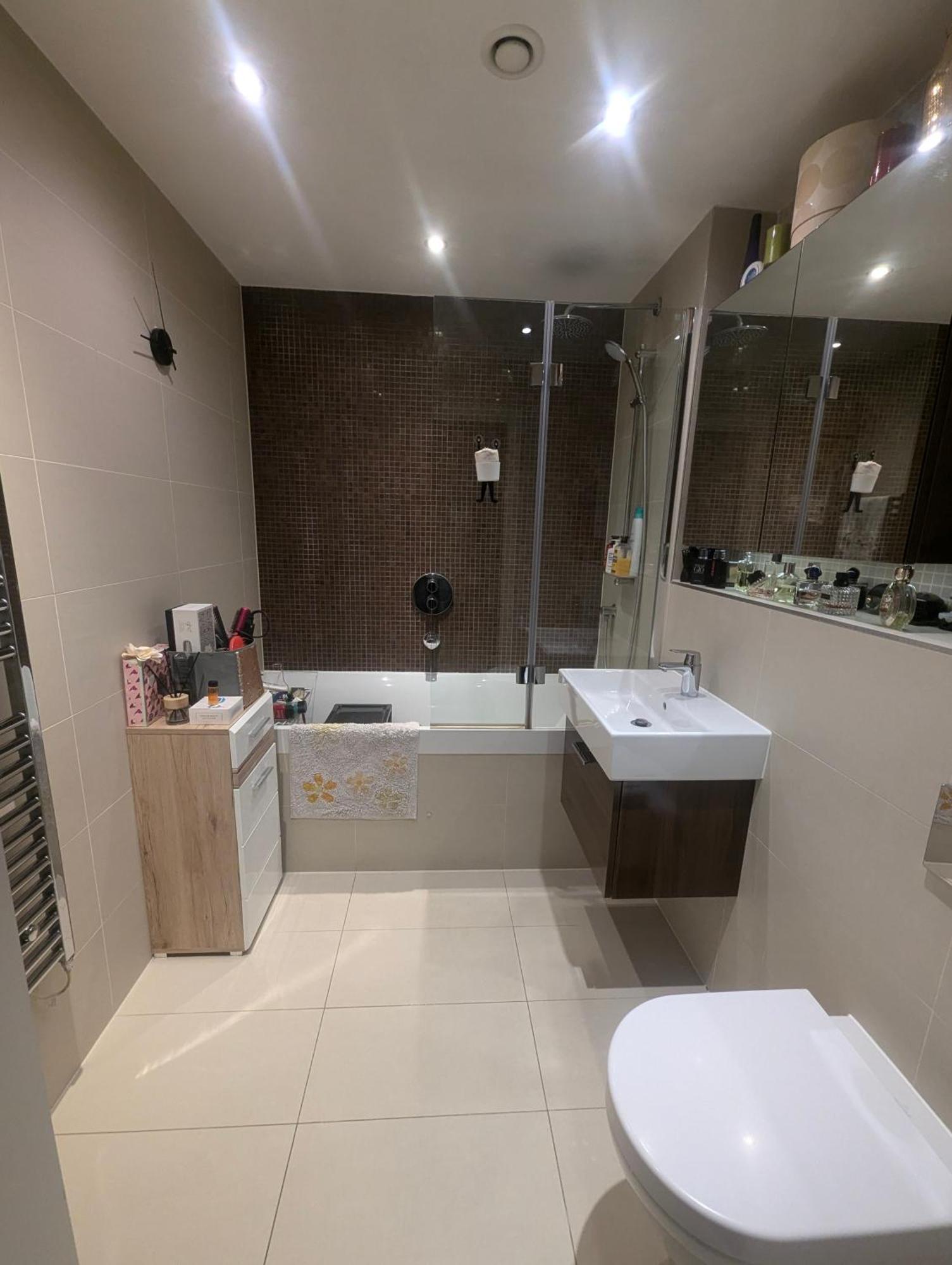 Hospedagem domiciliar Camden Regent Canal Double Private Bathroom Londres